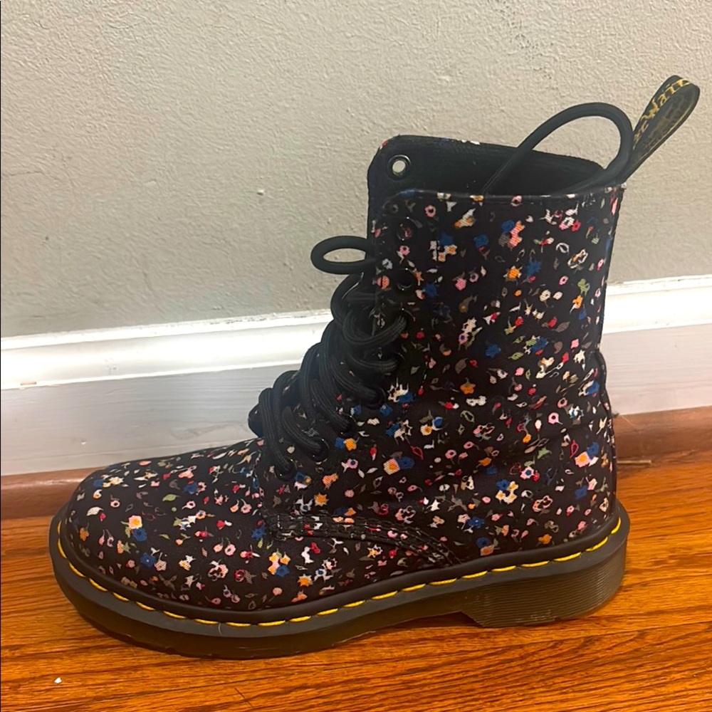 Dr. Martens Page Courtney floral canvas boots size 5 Women’s
